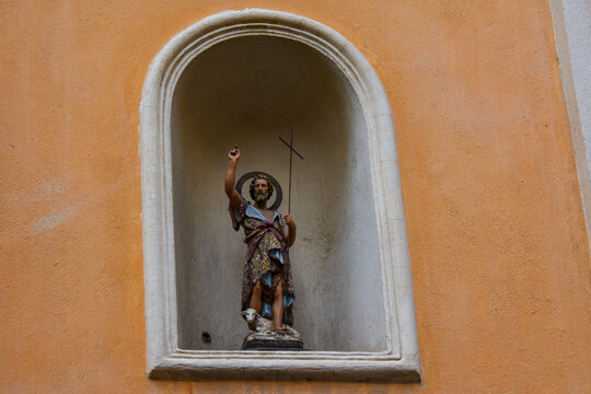 Saint Jean baptiste niche de rue.  Ajaccio- Corse- France. 
