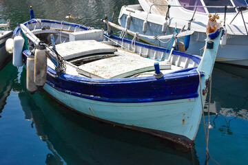 Fototapeta premium barque colorée. Port de pêche d'Ajaccio. Ajaccio - ile de beauté - Corse - France. 