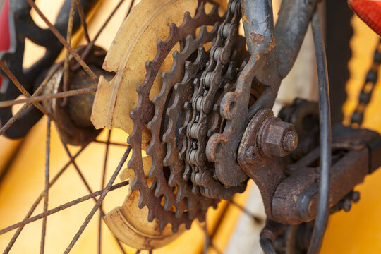 heavily rusted bicycle rear cassette, chain, derailleur with visible corrosion and oxidation, bicycle maintenance, drivetrain wear, mechanical deterioration, need for cleaning, lubrication, and repair