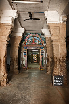 Inside Hindu temple. Sri Ranganathaswamy Temple in Tiruchirappalli (Trichy), Tamil Nadu, India