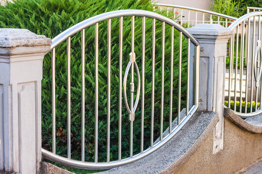 fence chrome stainless steel . chromium fence
