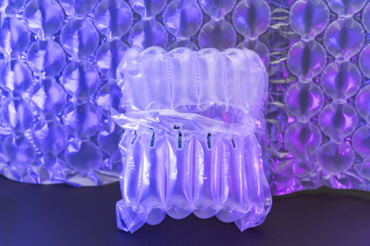 plastic translucent air packaging, protection of goods.