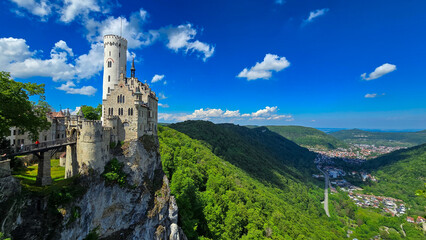 Naklejka premium Panoramic view of Lichtenstein Castle on a steep cliff overlooking the green valley in Swabian Jura, Baden-Wurttemberg, Germany.
