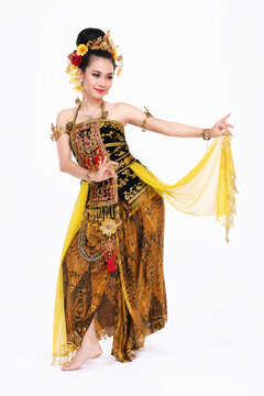 beautiful asian woman in javanese traditional dance