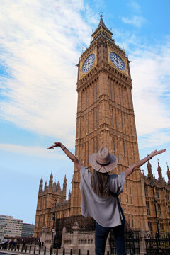 Majestic big ben clock tower at amazing sunset in the background