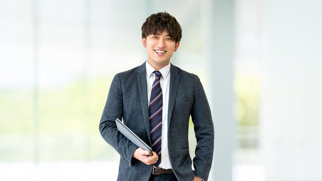 ノートパソコンを持つビジネスマン, Businessman Holding a Laptop Computer