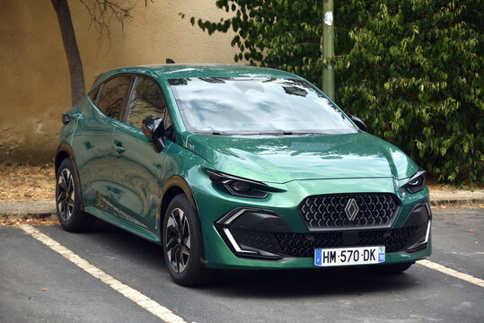 St - Amand Montrond - France - 3 august 2026 - Front three-quarter view of a green Renault Symbioz compact SUV parked on a street.