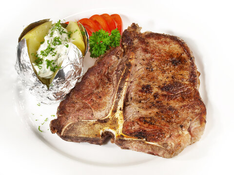 T-bone Steak vom Rind mit Ofenkartoffel