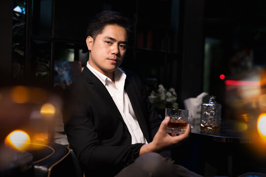 Closeup businessmen holding a glass of whiskey