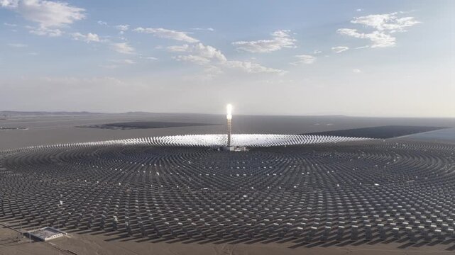 Hybrid power plant integrating concentrated solar power and photovoltaic power generation