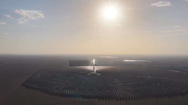 Hybrid power plant integrating concentrated solar power and photovoltaic power generation