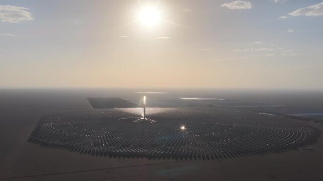 Hybrid power plant integrating concentrated solar power and photovoltaic power generation