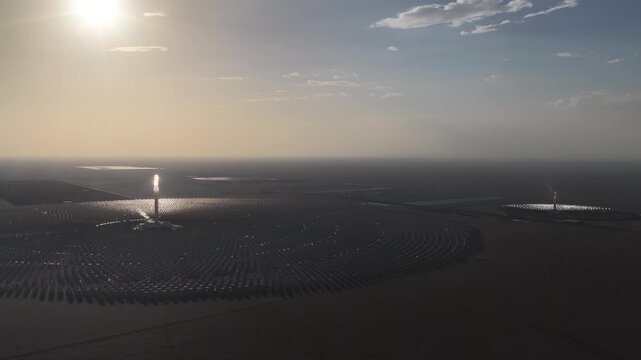 Hybrid power plant integrating concentrated solar power and photovoltaic power generation