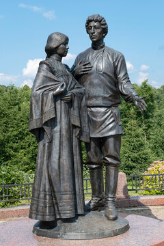 TARAKANOVO, RUSSIA - JULY 1, 2026: Alexander Blok and Lyubov Mendeleeva. Monument at the Tarakanovo estate, Moscow region