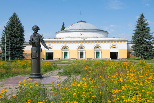 SLOBODA, RUSSIA - JULY 16, 2026: Monument to Count Grigory Orlov and the building of the Horseradish stud farm on a sunny July day. Horseradish, Voronezh region
