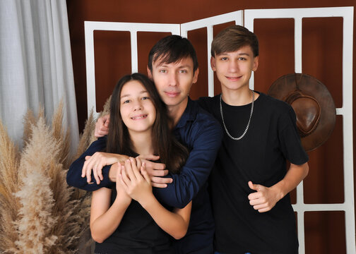 pai e filhos celebram juntos o dia dos pais 