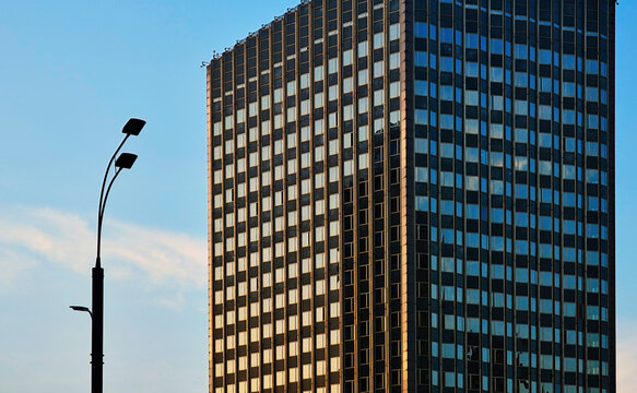 Modern city building during daylight backdrop