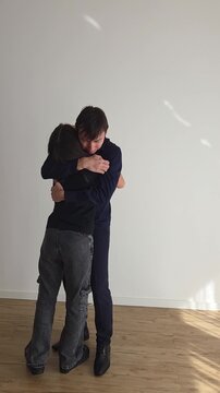 pai e filha celebram juntos o dia dos pais