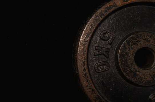 5kg Cast Iron Weight Plate - Studio Close-Up for Strength Training Fitness (Foundation of Power)