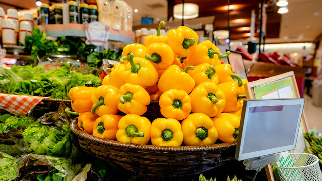 Yellow bell peppers on display in Tokyo&rsquo;s Asakusa supermarket