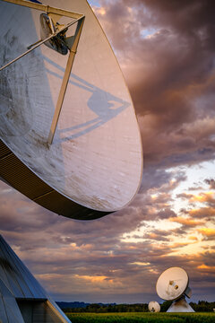 Radio telescope of a satellite earth station