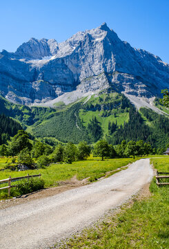 famous valley in austria - alpe eng