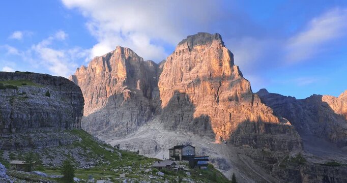 Brentei refuge at the first light of dawn