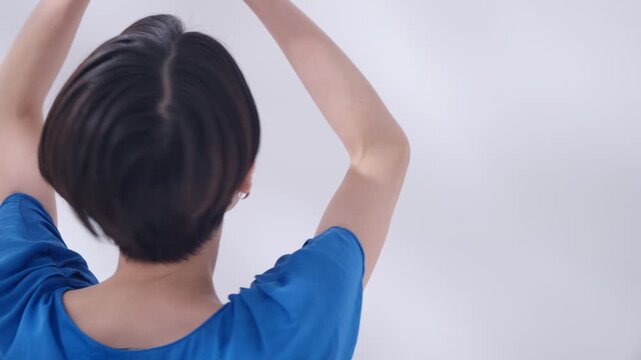 回転する踊る女性