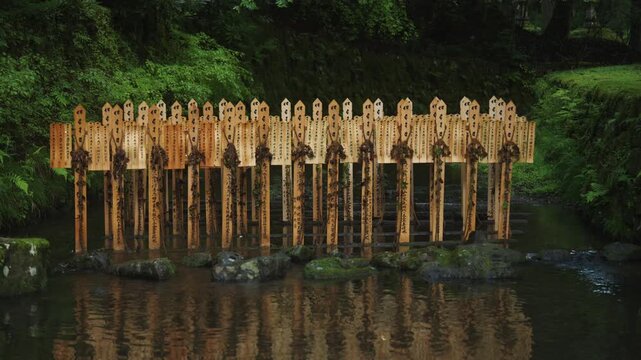 Ryusui Kanjo: Wooden Memorial Stupas in the Tamagawa River, Okunoin, Koyasan, Wakayama, Japan　高野山 奥之院「流水灌頂(りゆうすいかんじょう)」和歌山県高野町