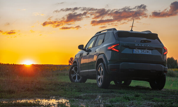 The third-generation Dacia Duster outdoors in a field of blooming sunflowers