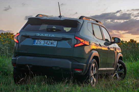 The third-generation Dacia Duster outdoors in a field of blooming sunflowers