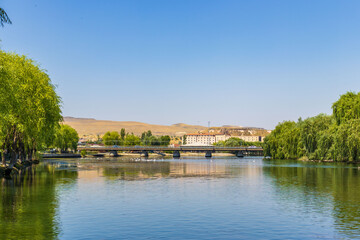 Fototapeta premium Scenic river with bridge in avanos turkey. Concept of sustainable travel, freshwater and landscape conservation.