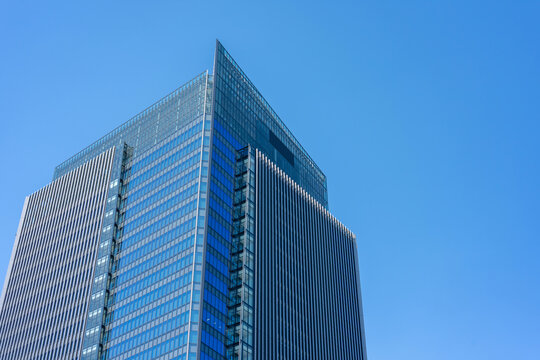 ビジネス　オフィスビル　青空　高層ビル
