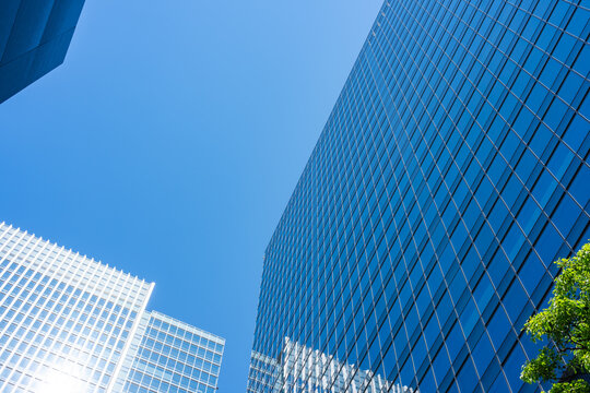 ビジネス　オフィスビル　青空　高層ビル