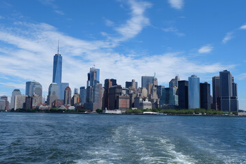 Fototapeta premium Sailing Past the Big Apple