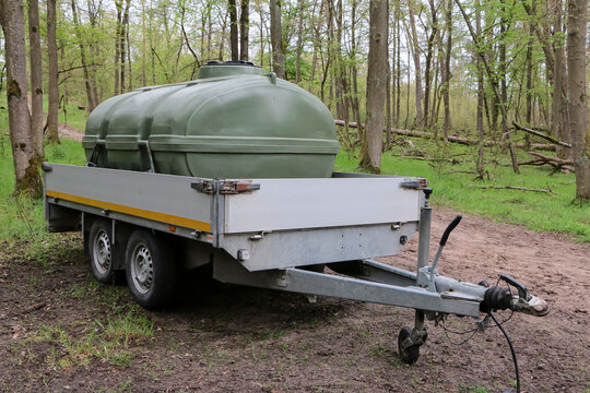 Wassertank auf einem Anh&auml;nger