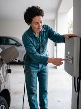 Electrician close-up reading bidirectional charging label