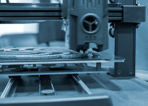 Process printing on 3D printer. The 3D printing process from molten plastic