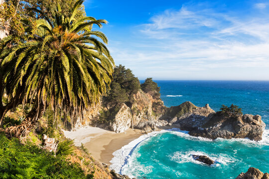 USA, California, Pacific Coast, National Scenic Byway, Big Sur, McWay Falls and McWay Cove, Julia Pfeiffer Burns State Park