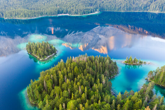 Scenic view of Eibsee with reflection of Zugspitze in morning, Grainau, Werdenfelser Land, Upper Bavaria, Bavaria, Germany