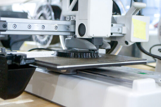 Process printing on 3D printer. The 3D printing process from molten plastic
