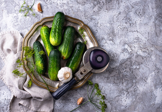 Preparation of marinated salty pickled cucumbers