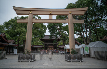 Torii-Tor Übergang von dem profanen zum heiligen © Stefan