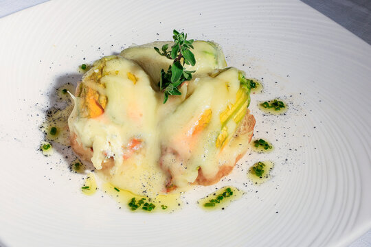 Fiori di zucchine gratinati al ripieno di ricotta e pformaggio pecorino pi&ugrave; pesto
