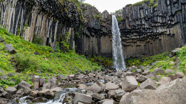 Der Svartifoss Wasserfall im Skaftafell-Nationalpark im S&uuml;dosten von Island