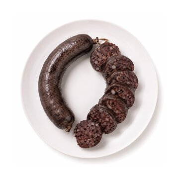 Morcilla de Burgos, traditionelle spanische Blutwurst mit Reis, ganz und in Scheiben auf wei&szlig;em Teller pr&auml;sentiert und freigestellt aus der Vogelperspektive fotografiert.