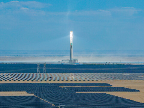 Solar photovoltaic panels; desert photovoltaics; new energy
