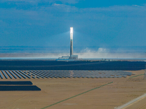 Solar photovoltaic panels; desert photovoltaics; new energy
