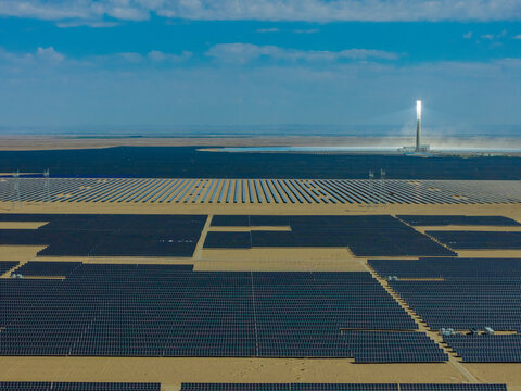 Solar photovoltaic panels; desert photovoltaics; new energy
