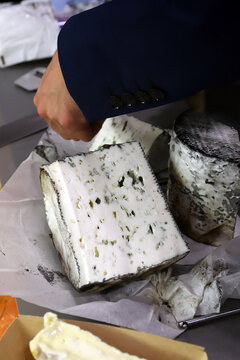 queso y cu&ntilde;as de queso azul